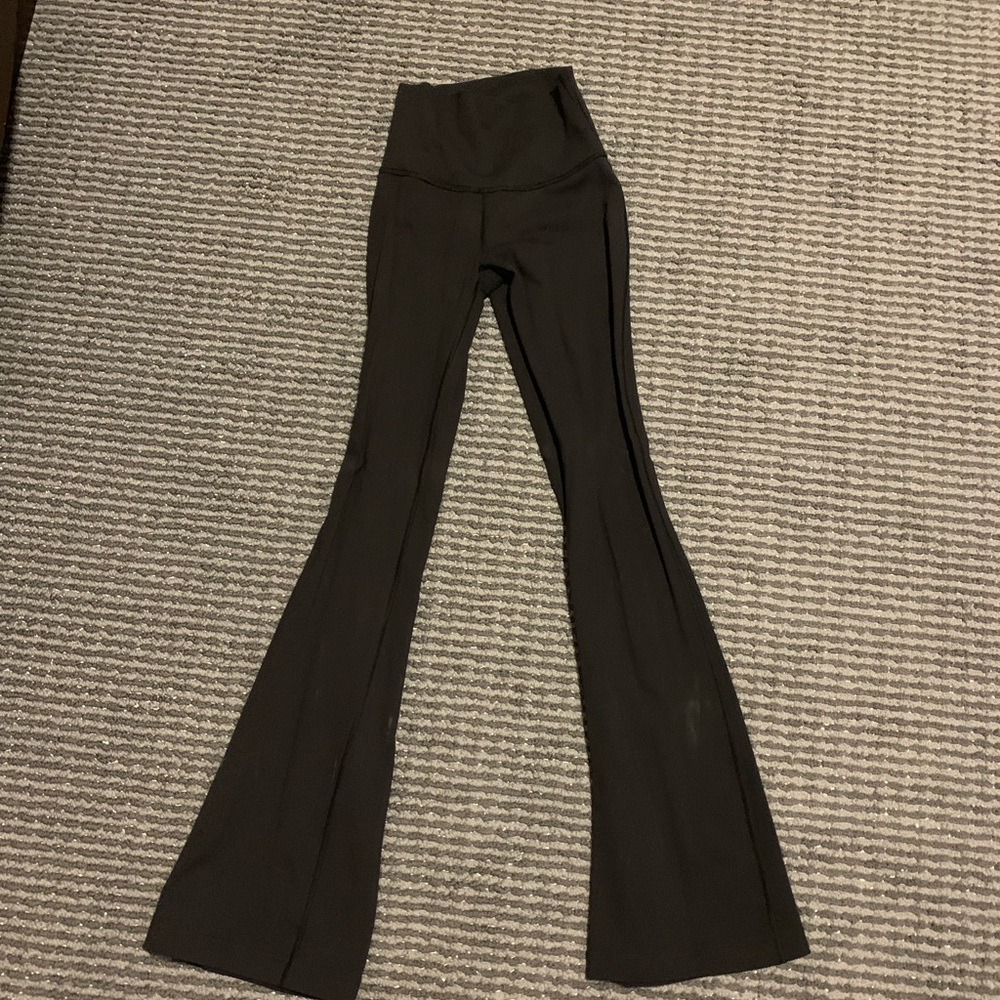 Lululemon yoga pants size 2